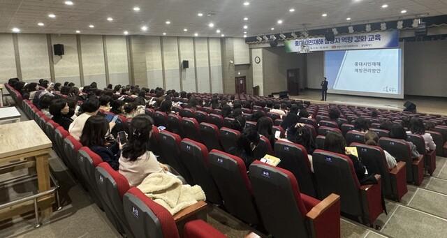 NSP통신-11일 중대시민재해 대상시설 담당자 등을 대상으로 안전관리 역량강화 교육이 진행되고 있는 모습. (사진 = 화성시)