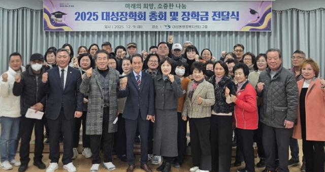 NSP통신-목포시 대성장학회, 지역 학생 12명에 12회 생활장학금 전달 (사진 = 목포시)