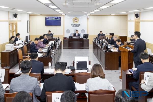 NSP통신-경상북도의회 건설소방위원회는 지난 10일 공항투자본부, 건설도시국, 소방본부 소관 2025년도 제4회 추가경정예산안을 심의·의결하고 2025년 행정사무감사 결과보고서를 채택했다. (사진 = 경상북도의회)