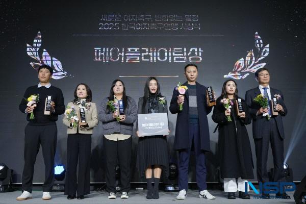 NSP통신-위덕대학교 여자축구부는 지난 10일 올림픽파크텔에서 열린 2025 한국여자축구연맹 시상식에서 페어플레이상과 드림상을 수상했다. (사진 = 위덕대학교)