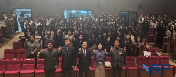 NSP통신-영천시 어린이집연합회는 지난 10일 청소년수련관에서 보육 교직원 250여 명이 참석한 가운데 화합과 소통을 위한 보육인의 밤 행사를 개최했다. (사진 = 영천시)