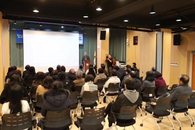 NSP통신-13일 광명6동 행정복지센터 대회의실에서 주민선택 동장임용제 후보자 공약발표회가 진행되고 있다. (사진 = 광명시)