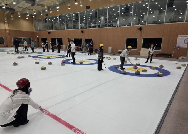 NSP통신-시흥시청소년재단이 올 한해 동안 550개 동아리에 5억 5000만원을 지원했다. 사진은 동아리 활동 모습. (사진 = 시흥시)