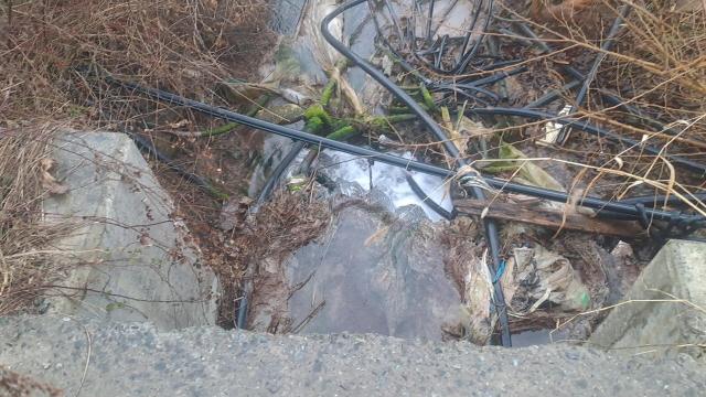 NSP통신-화원 해저터널 공사현장 발생수 수로 통해 하천 유입 (사진 = 윤시현 기자)