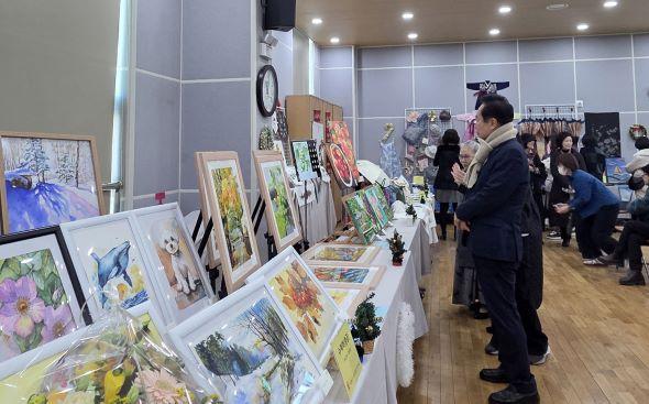 NSP통신-안동시 평생학습관 2025 하반기 주간교육 수료식 및 작은전시회 개최, 도전과 배움이 당신을 더 빛나게 합니다. (사진 = 안동시)