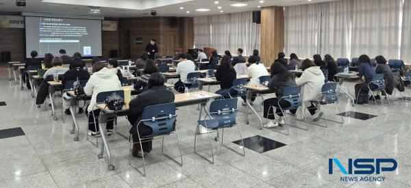 NSP통신-영천시는 지난 12일 영천상공회의소 4층 컨퍼런스홀에서 2025년 종사자 역량 강화 교육을 실시했다. (사진 = 영천시)