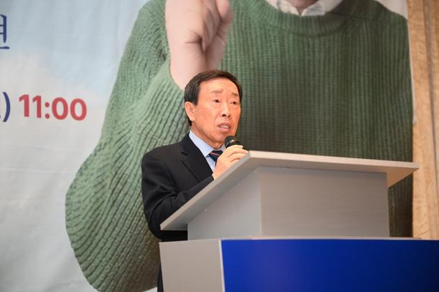 NSP통신-15일 앰블런 호텔 컨벤션홀에서 기자회견을 열고 민선 9기 안산시장 선거 출마를 선언하는 제종길 전 안산시장. (사진 = 제종길 전 안산시장사무실)