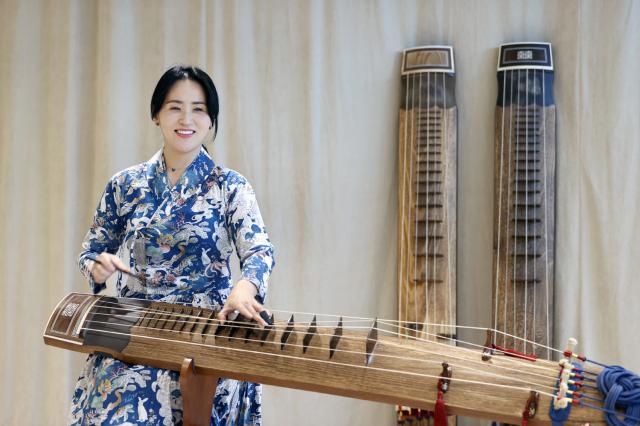 NSP통신-거문고 연주자 김은선 씨. (사진 = 경기도)