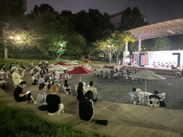 NSP통신-예술인 기회소득 예술인 상설 무대. (사진 = 경기도)