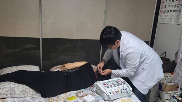 NSP통신-찾아가는 홈스피탈 한방 진료 (사진 = 고양시)