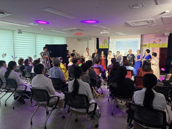 NSP통신-치매 예방 연극 치유 공연 랄랄라 청춘극장 (사진 = 고양시)