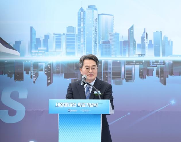 NSP통신-5일 오후 부천시 오정대공원에서 개최한 대장-홍대선 착공 기념식에서 김동연 경기도지사가 축사를 하고 있다. (사진 = 경기도)