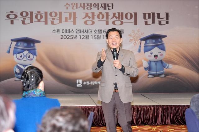 NSP통신-15일 이재준 시장이 인사말을 하는 모습. (사진 = 수원시)