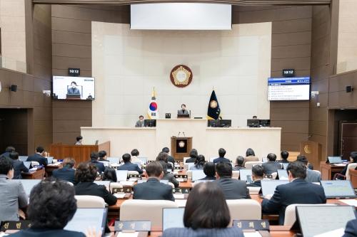 NSP통신-16일 용인특례시의회 본회의장에서 열린 제298회 임시회 개회식 및 제1차 본회의 모습. (사진 = 용인특례시의회)