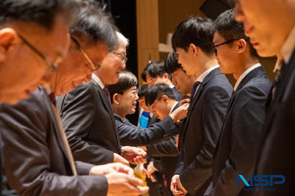 NSP통신-한국가스공사는 16일 대구 본사에서 2025년 하반기 신입사원 임용식을 개최했다. (사진 = 한국가스공사)