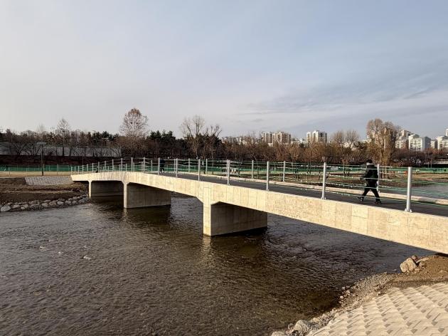 NSP통신-성남시 분당구 수내동 일원 탄천 맴돌공원 보교도. (사진 = 성남시)