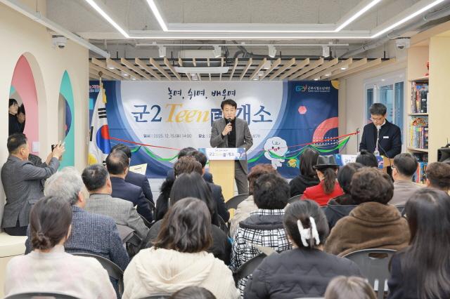 NSP통신-15일 청소년 전용카페 5호점 군2Teen터 개소식에서 하은호 시장이 인사말을 하고 있다. (사진 = 군포시)