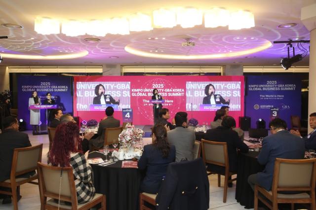 NSP통신-박진영 김포대학교 총장이 김포대학교-GBA Korea 글로벌 비즈니스 서밋 2025 행사에서 환영사를 하고 있다. (사진 = 김포대학교)
