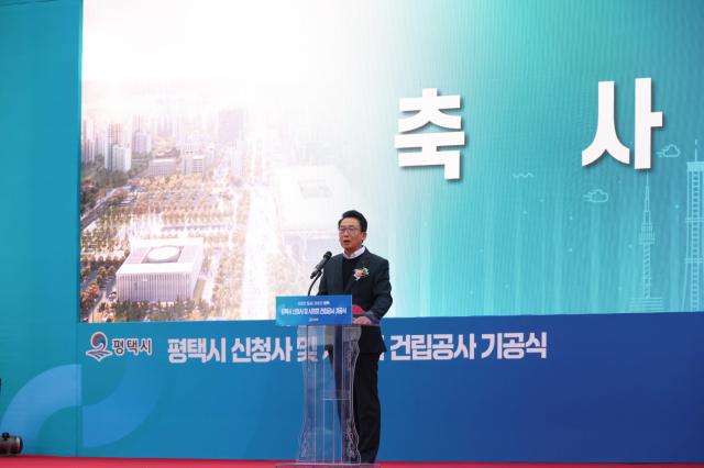NSP통신-평택시 신청사 및 시의회 건립 기공식에서 축사하는 강정구 의장. (사진 = 평택시의회)