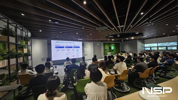 NSP통신-지역 청년들이 사회 복귀와 지역 정착을 위한 청년도전지원사업 프로그램에 참여하고 있다 (사진 = 순천시)