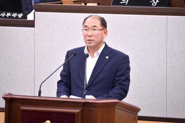 NSP통신-박영평 의원이 제252회 정례회 제5차 본회의에서 전남 제1호 여수 꿈너머꿈 독서학교 설립을 제안했다. (사진 = 여수시의회)