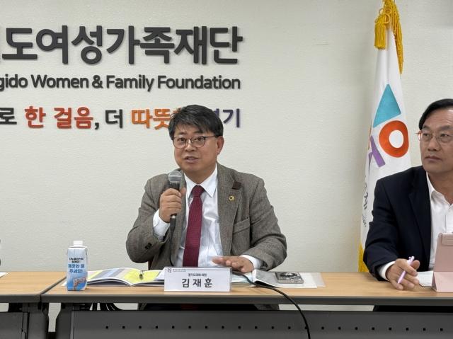 NSP통신-김재훈 경기도의원이 16일 경기도여성가족재단에서 열린 토론회에서 발언하고 있다. (사진 = 경기도의회)