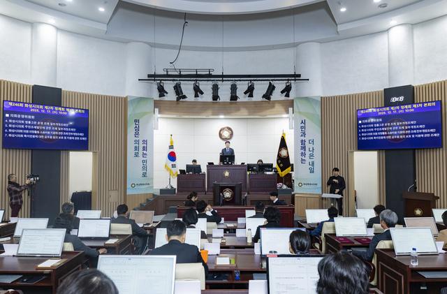 NSP통신-17일 배정수 화성시의회 의장이 발언을 하고 있다. (사진 = 화성시의회)