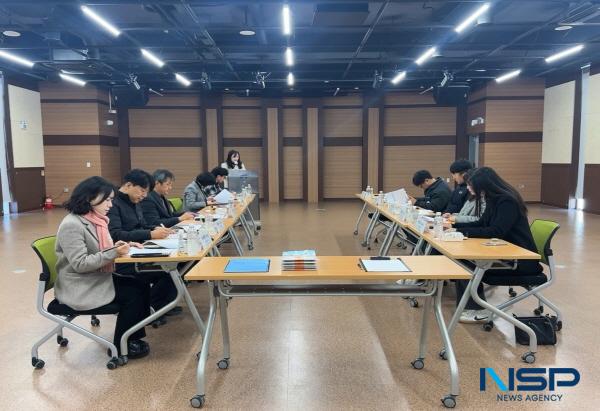 NSP통신-의성군은 지난 12일 안전한 근로환경 조성과 산업재해 예방을 위해 2025년 4분기 산업안전보건위원회를 개최했다. (사진 = 의성군)