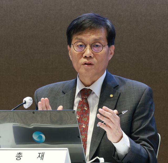 NSP통신-이창용 한국은행 총재가 17일 오후 서울 중구 한국은행에서 열린 물가안정목표 운영상황점검 기자설명회에서 발언하고 있다. (사진 = 한국은행)