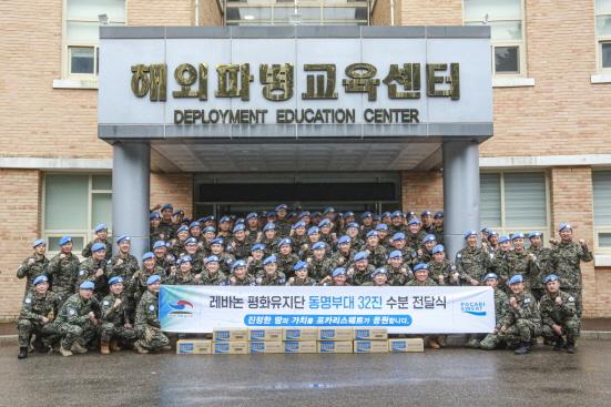 NSP통신-레바논평화유지단 동명부대 32진에 포카리스웨트 분말을 지원했다 (사진 = 동아오츠카 제공)