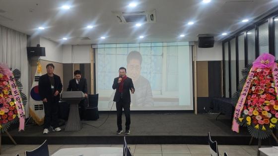 NSP통신-안산시테니스협회 송년회에서 인사말하는 김석훈 전 안산시갑 당협위원장. (사진 = 김석훈 전 당협위원장실)