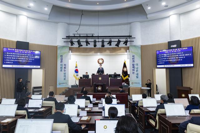 NSP통신-17일 화성시의회 제247회 임시회 제1차 본회의가 진행되고 있다. (사진 = 화성시의회)
