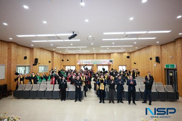 NSP통신-청송군은 지난 17일 청송군농업기술센터 대회의실에서 수료생과 관계자 등 100여 명이 참석한 가운데 2025년도 청송군농업인대학 수료식을 개최했다. (사진 = 청송군)