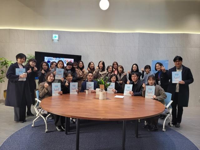 NSP통신-19일 학생 분리교육 성과공유회 참석자들이 기념촬영을 하고 있다. (사진 = 경기도교육청)