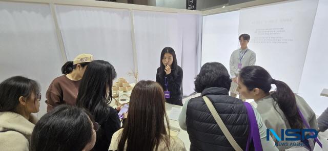 NSP통신-라이스테이블에서 쌀 도슨트가 진행되는 모습 (사진 = 옥한빈 기자)
