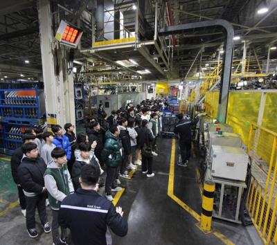 [NSP PHOTO]KGM선현재단 지역 중학생 초청해 평택공장 견학