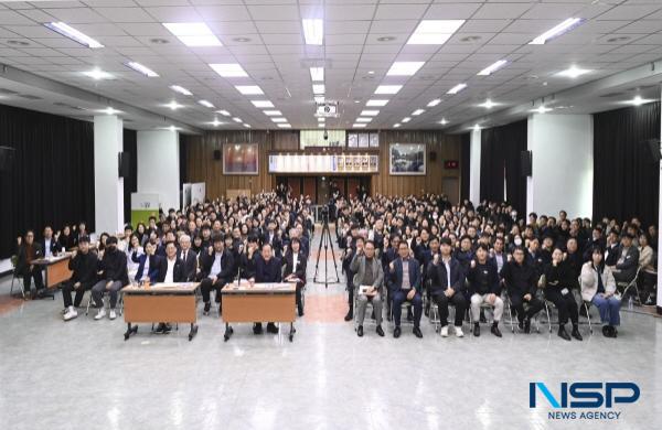 NSP통신-문경시는 지난 17일 시청 대회의실에서 실·과·소 및 읍면동 직원 300여 명이 참석한 가운데 2025년 신성장 동력 TF팀 추진전략 성과보고회를 열었다. (사진 = 문경시)