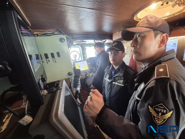 NSP통신-포항해양경찰서는 22일 동절기 어선사고 예방을 위해 구룡포항 일대 원거리 조업선을 대상으로 합동 안전점검을 실시했다. (사진 = 포항해양경찰서)