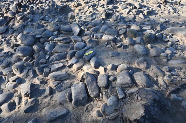 NSP통신-예맥역사문화권 동해안 최초 적석분구묘 묘곽 모습. (사진 = 강릉시)