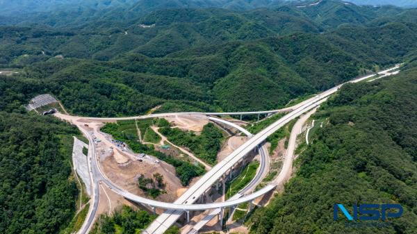 NSP통신-영덕군은 2016년 개통된 고속국도 30호선 상주~영덕 구간 서영덕 IC(지품면 수암리)와 지난 11월 8일 개통한 고속국도 65호선 포항~영덕 구간 남영덕 IC(남정면 양성리)을 이용하는 군민과 관광객들의 교통 불편 민원이 늘어남에 따라 근본적인 문제 해결을 위한 대책 수립에 나섰다. (사진 = 영덕군)