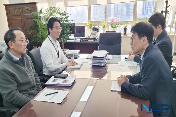 NSP통신-김정기 대구광역시장 권한대행은 22일 박동일 산업통상부 산업정책실장을 만나 지역 전통산업인 섬유와 안경산업 분야에 대한 새 정부의 지속적인 관심과 지원을 요청했다. (사진 = 대구광역시)