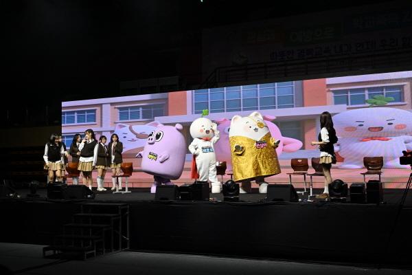 NSP통신-경상북도교육청은 23일 경산시에 있는 경산실내체육관에서 학교폭력 예방 의지를 다지고 실천 사례를 공유하는 2025 학교폭력 예방 어울림 한마당을 개최했다고 밝혔다. (사진 = 경상북도교육청)