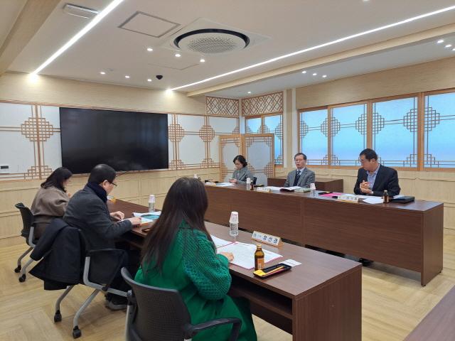 NSP통신-의왕시청 소회의실에서 2025 의왕시 옴부즈만 자문위원회 회의가 진행되고 있다. (사진 = 의왕시)