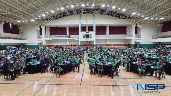 NSP통신-영덕군 새마을회는 한 해의 활동 성과를 돌아보고 새마을지도자들의 화합과 결속을 다지기 위해 지난 23일 영덕문화체육센터에서 종합 평가와 한마음대회를 진행했다. (사진 = 영덕군)