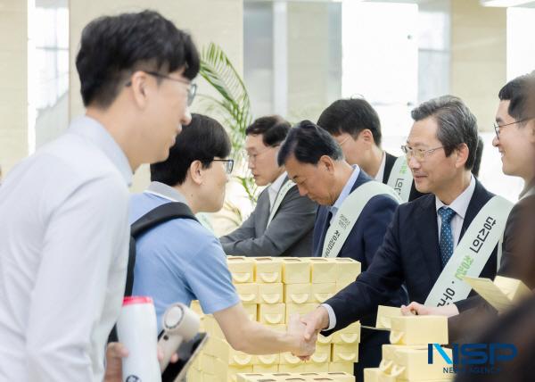 NSP통신-한국전력기술은 국민권익위원회에서 주관한 2025년 종합청렴도 평가에서 전년 대비 두 단계 상승한 2등급을 달성했다. 출근길 청렴 캠페인 실시 모습 (사진 = 한국전력기술)