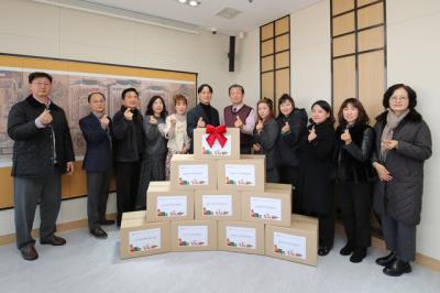 [NSP PHOTO]수원문화재단 지역아동센터 10곳에 크리스마스 선물 전달