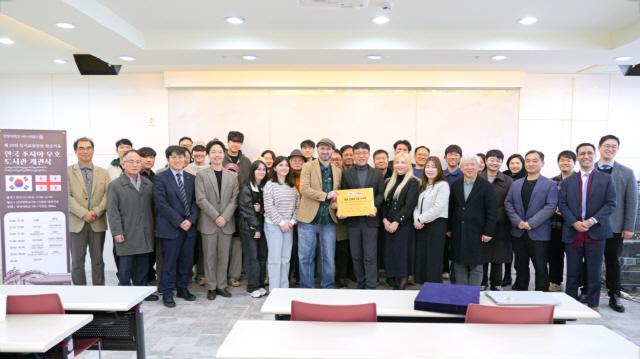 NSP통신-한국-조지아 우호 도서관 개관식 단체 기념촬영 모습. (사진 = 안양대학교)