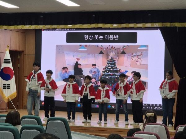 NSP통신-대구시교육청은 26일 한국어교육센터에서 3기 위탁교육에 참여한 이주배경학생과 학부모, 원적교 교사 등 70여 명이 참석해 말꽃발표회를 개최했다. (사진 = 대구시교육청)