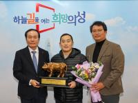 [NSP PHOTO]의성군청씨름단 윤필재 선수, 문경오미자장사씨름대회 태백장사 등극