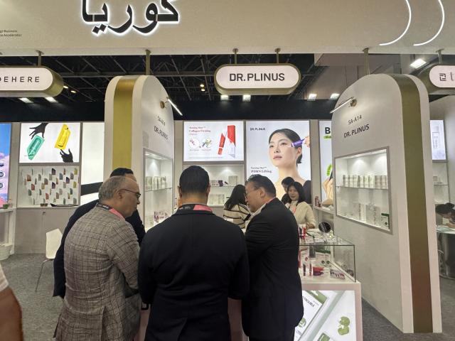 NSP통신-에스스킨 기업이 2025 두바이 미용전 용인시 단체관에 참가한 모습. (사진 = 용인특례시)